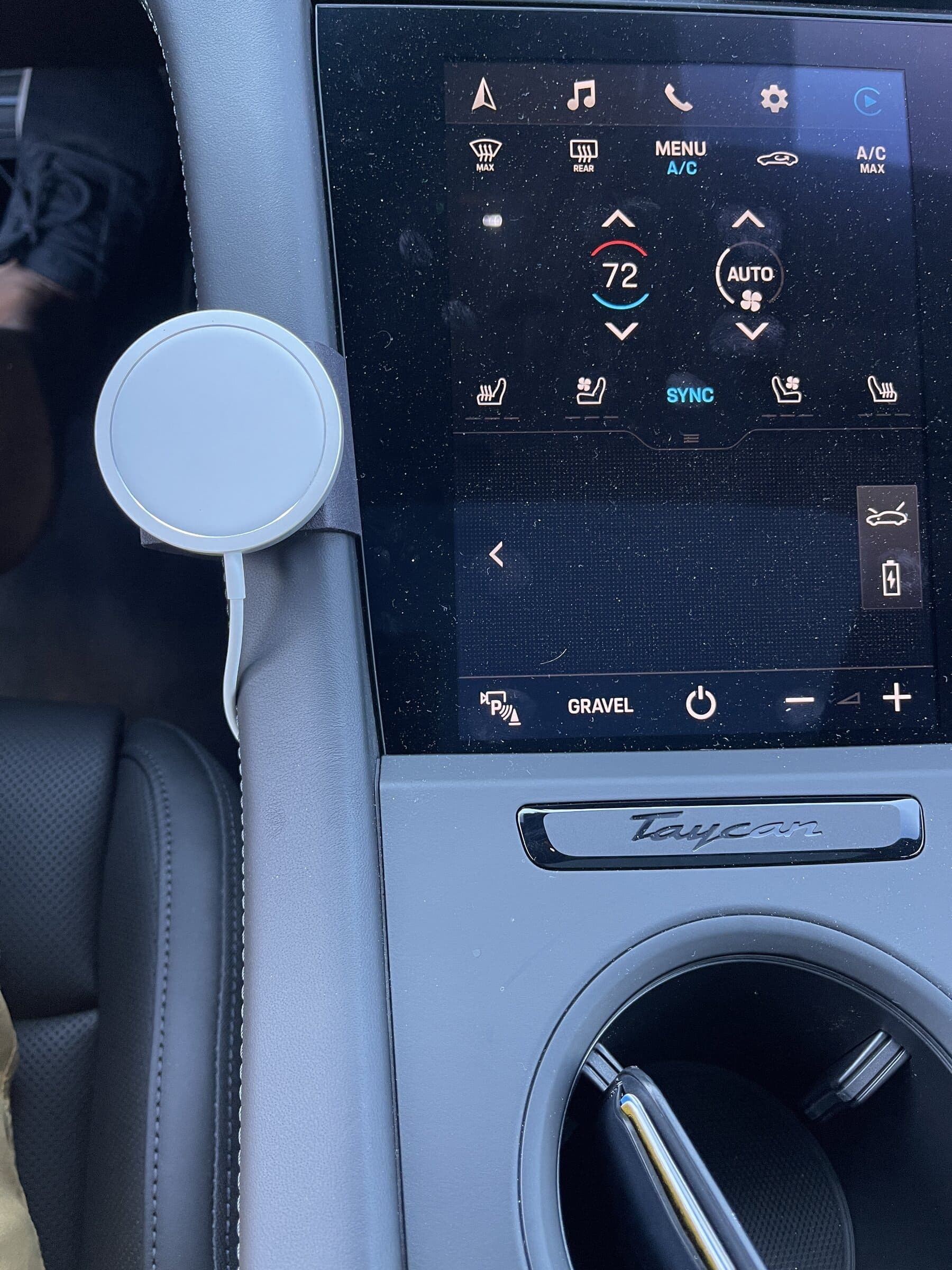 Porsche Taycan Phone holder - image 2 of 6