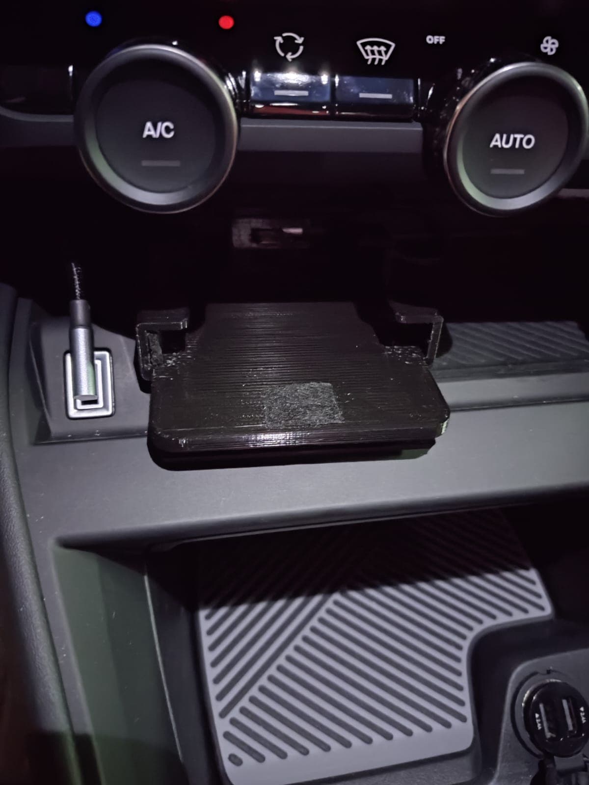 Citroen C4 2022 Poco F3 Phone Holder with Usb C - image 2 of 4