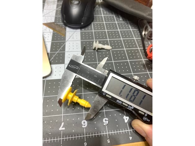 Photo of Hummer H2 Door Panel Yellow Clip