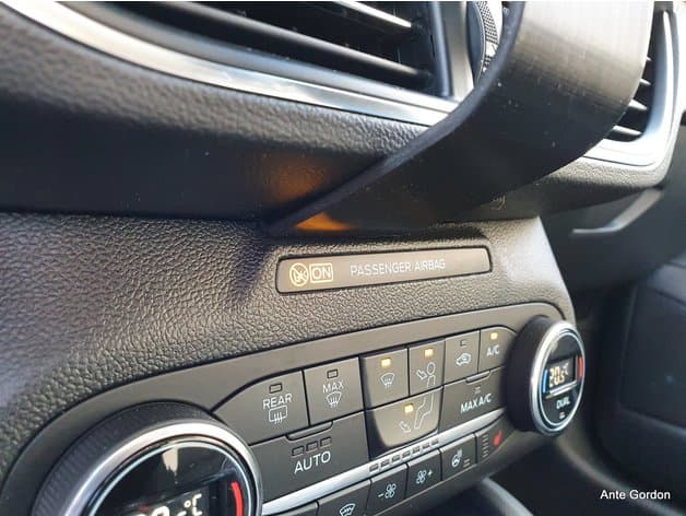 Ford Focus Mk4 (2018-) Phone bracket - image 4 of 5