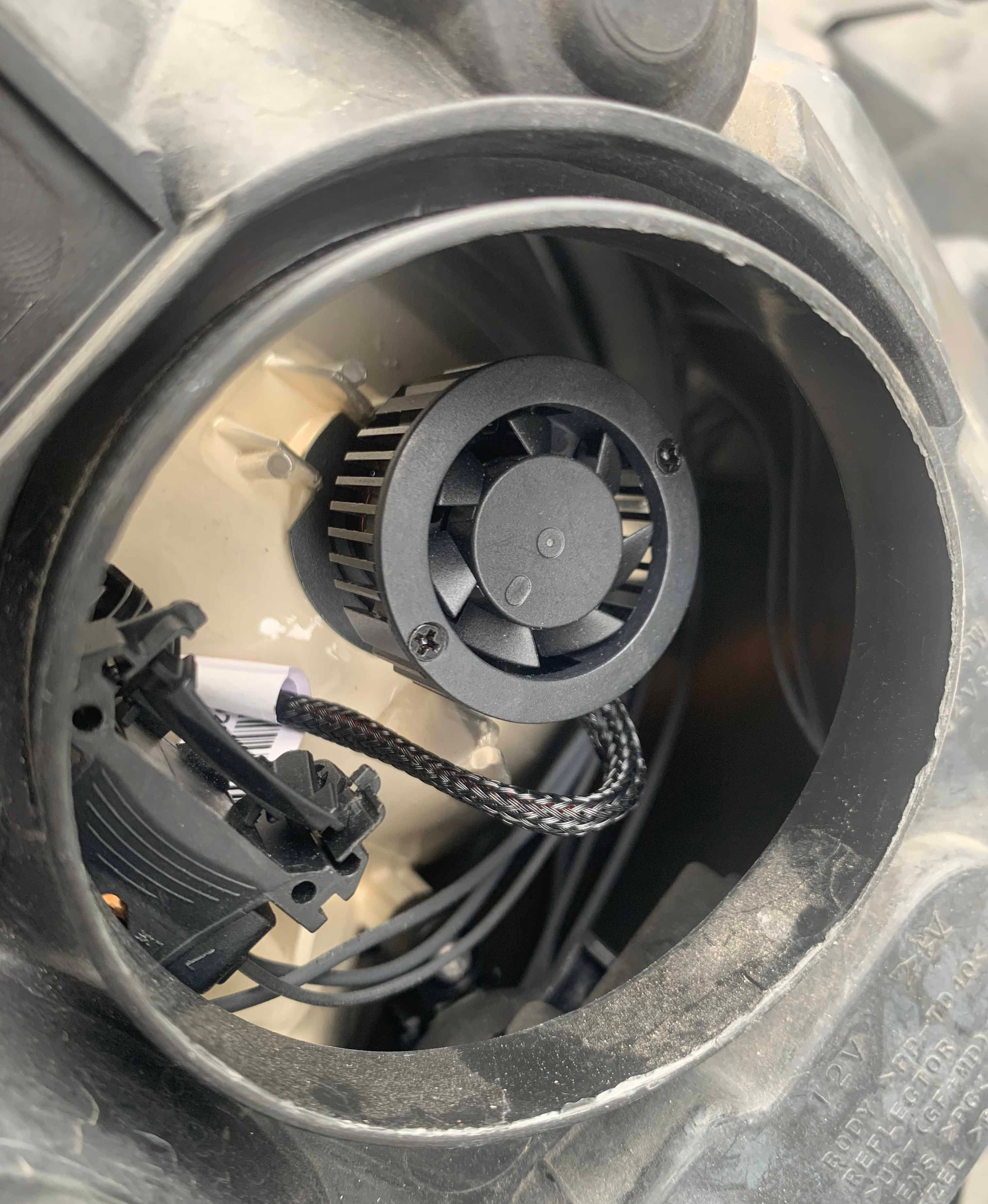 Ford Focus 2010 LED bulb adapter / Adaptador para bombilla LED Ford Focus 2010 - image 2 of 6