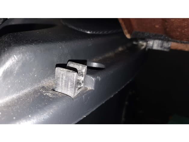 Civic 98 parcel shelf clip - image