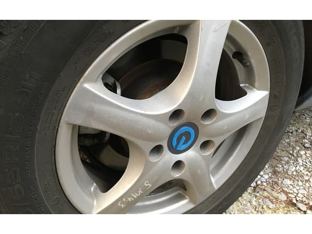 Nissan LEAF wheel hub cap - image 4 of 5