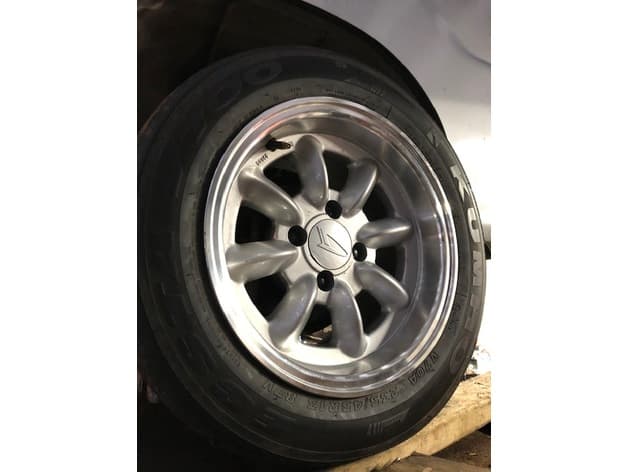 Daihatsu logo center caps 68MM - image