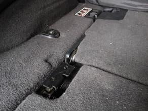 Land Rover Discovery 3 3rd row seats lever cover preview