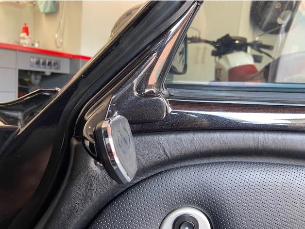 Lotus Elise, Exige door mounted phone holder preview