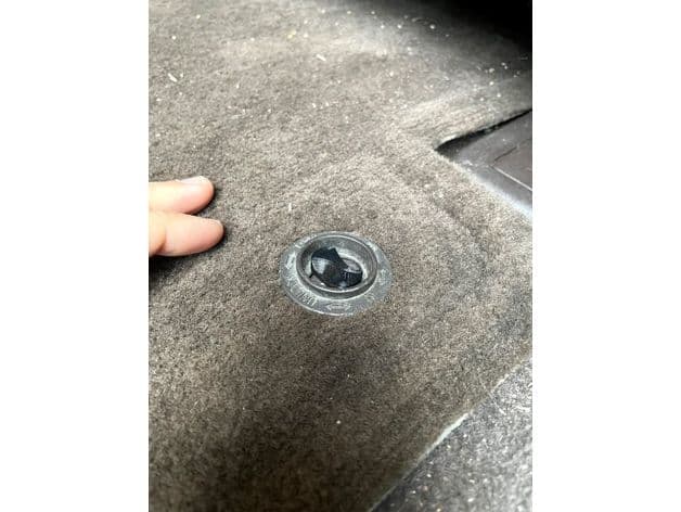 Buick Enclave floor mat retainer clip preview