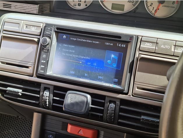 Magnetic phone holder for Nissan X-Trail T30 preview