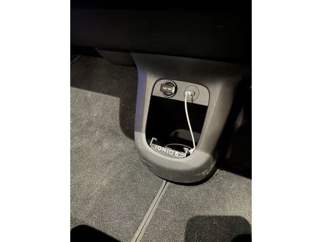 IONIQ 5 phone holder for projection preview