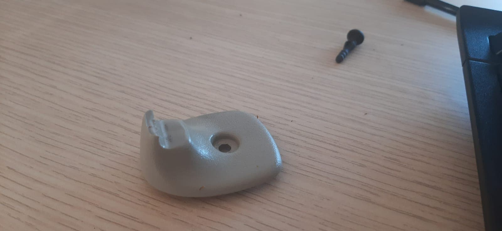 Jeep Cherokee CRD sun visor/blind mount clip. preview