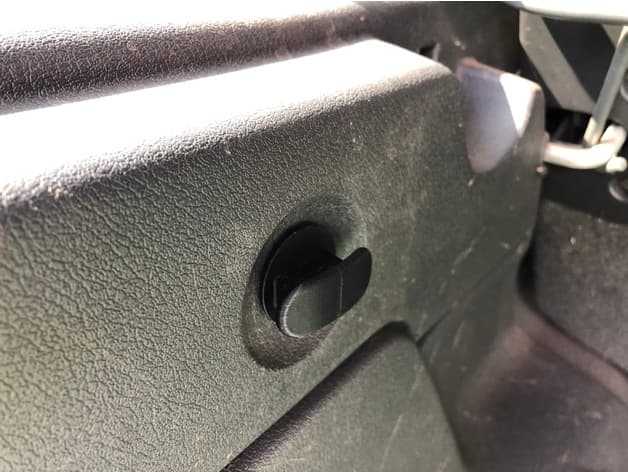 Jeep Cherokee XJ: Halterung im Kofferraum / Bracket in the Trunk preview
