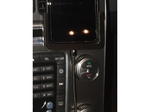 Volvo XC60 iPhone XR (with slim cover) mount CD-Slot preview