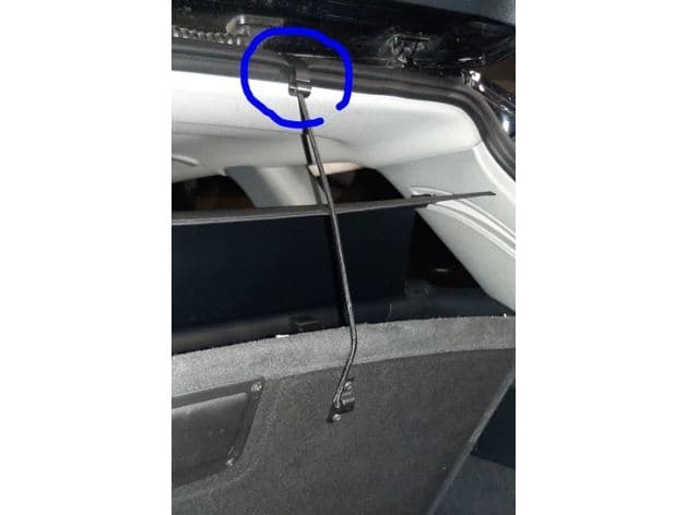 Volkswagen Touareg II (7P) Trunk Panel Helper Hook preview