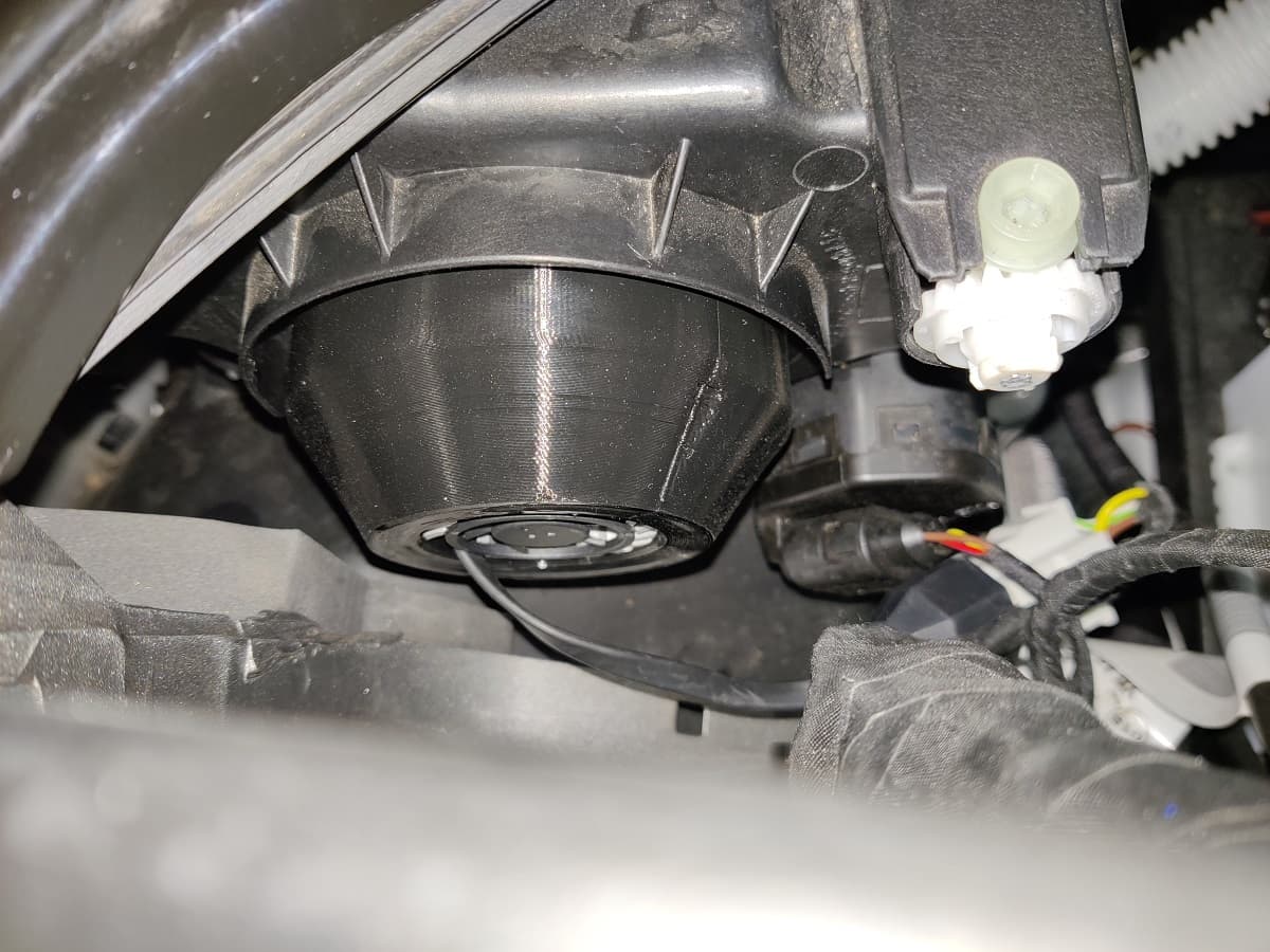 Photo of VW Up Philips LED H4 Retrofit dust cover