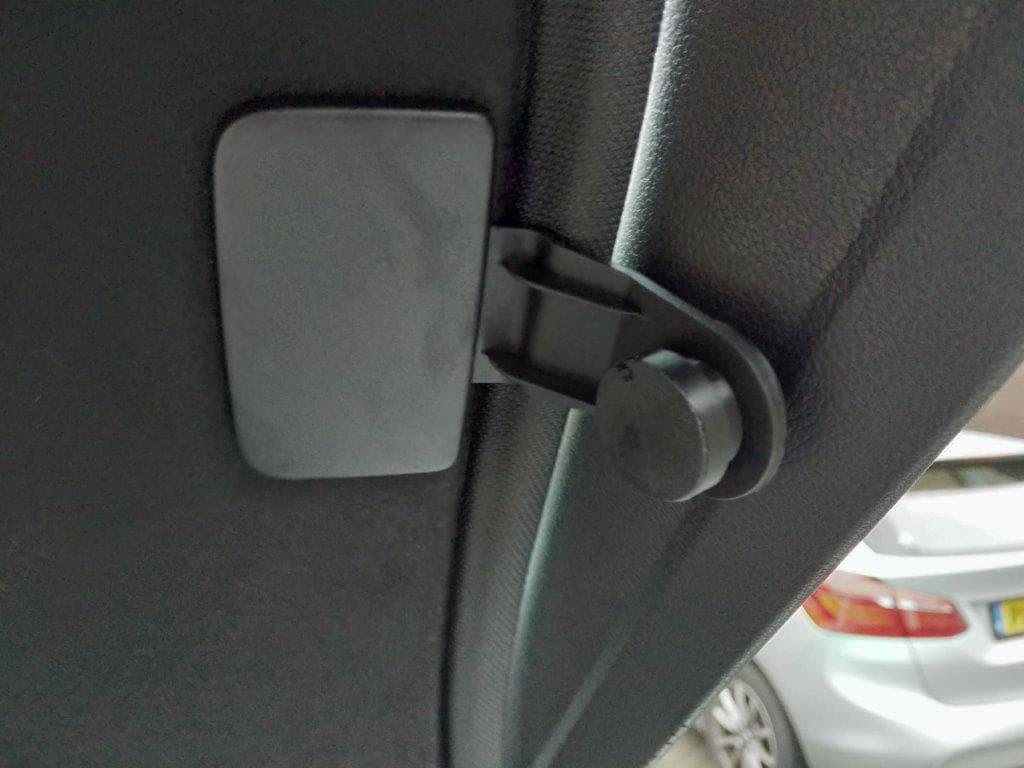 Audi A5 parcel shelf knob preview