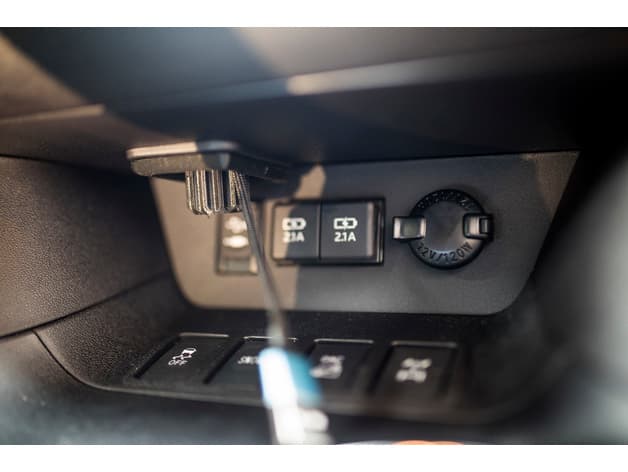 Toyota Highlander wireless charging mount holder preview