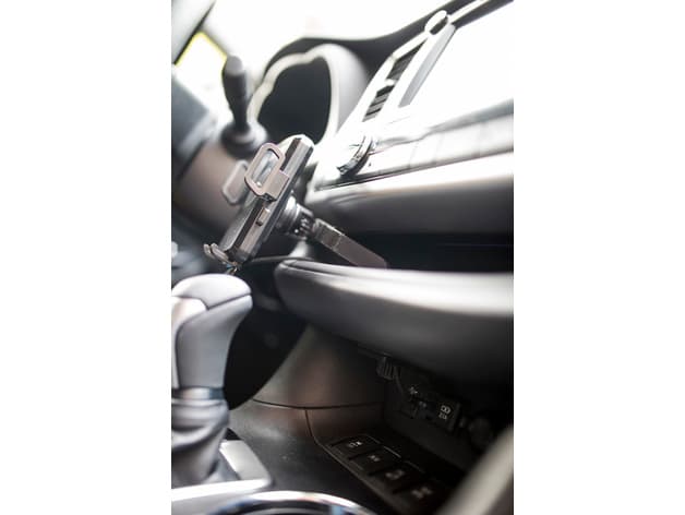 Toyota Highlander wireless charging mount holder preview