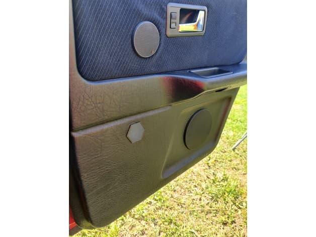 Photo of Audi 80 ex Window hole cover