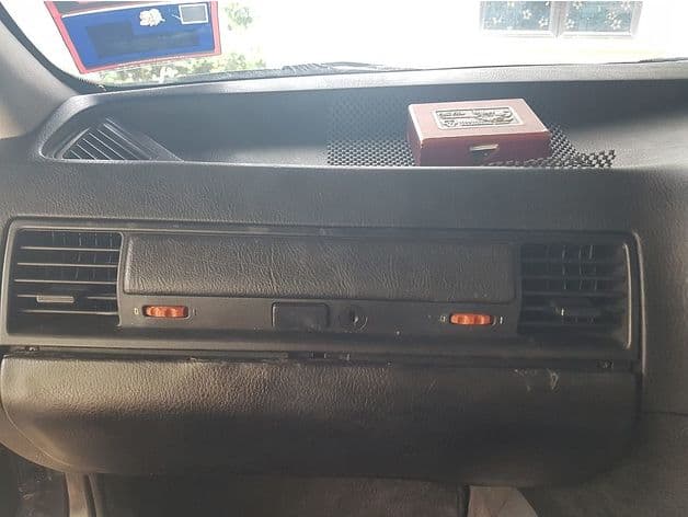 BMW E36 Air-conditioning vent knob and arm preview