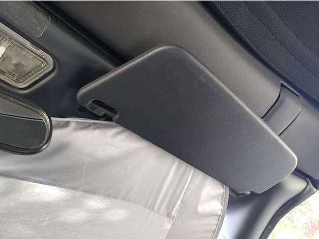 1998 Saab 900 sun visor clip preview