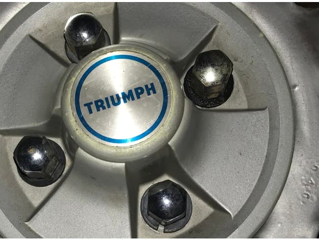 Triumph Spitfire wheel, lug-nut split-ring preview