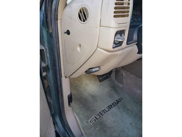 1996 GMC Suburban fuse puller preview