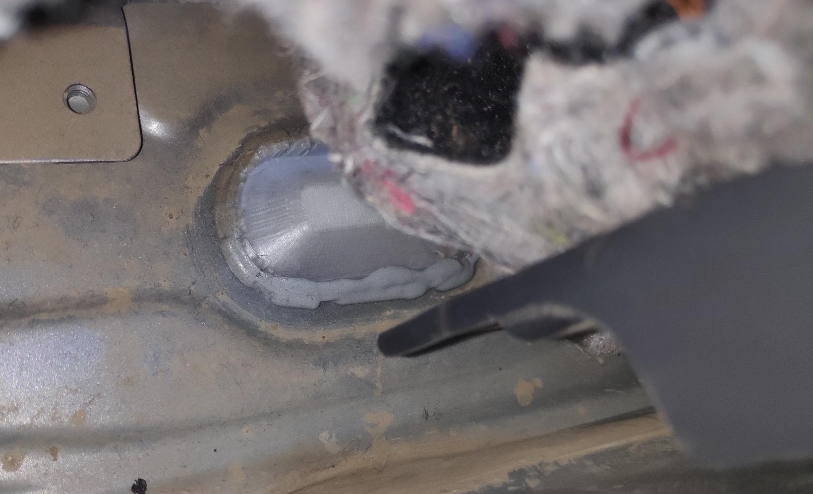 Mitsubishi Outlander III (PHEV) GG2W Floor Plug Replacement preview