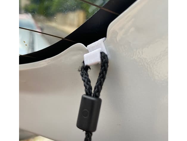 Clip pour retenir la cordelette de la plage arrière sur la Suzuki Swift preview