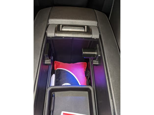 Photo of Toyota Highlander Qi charger removal cover