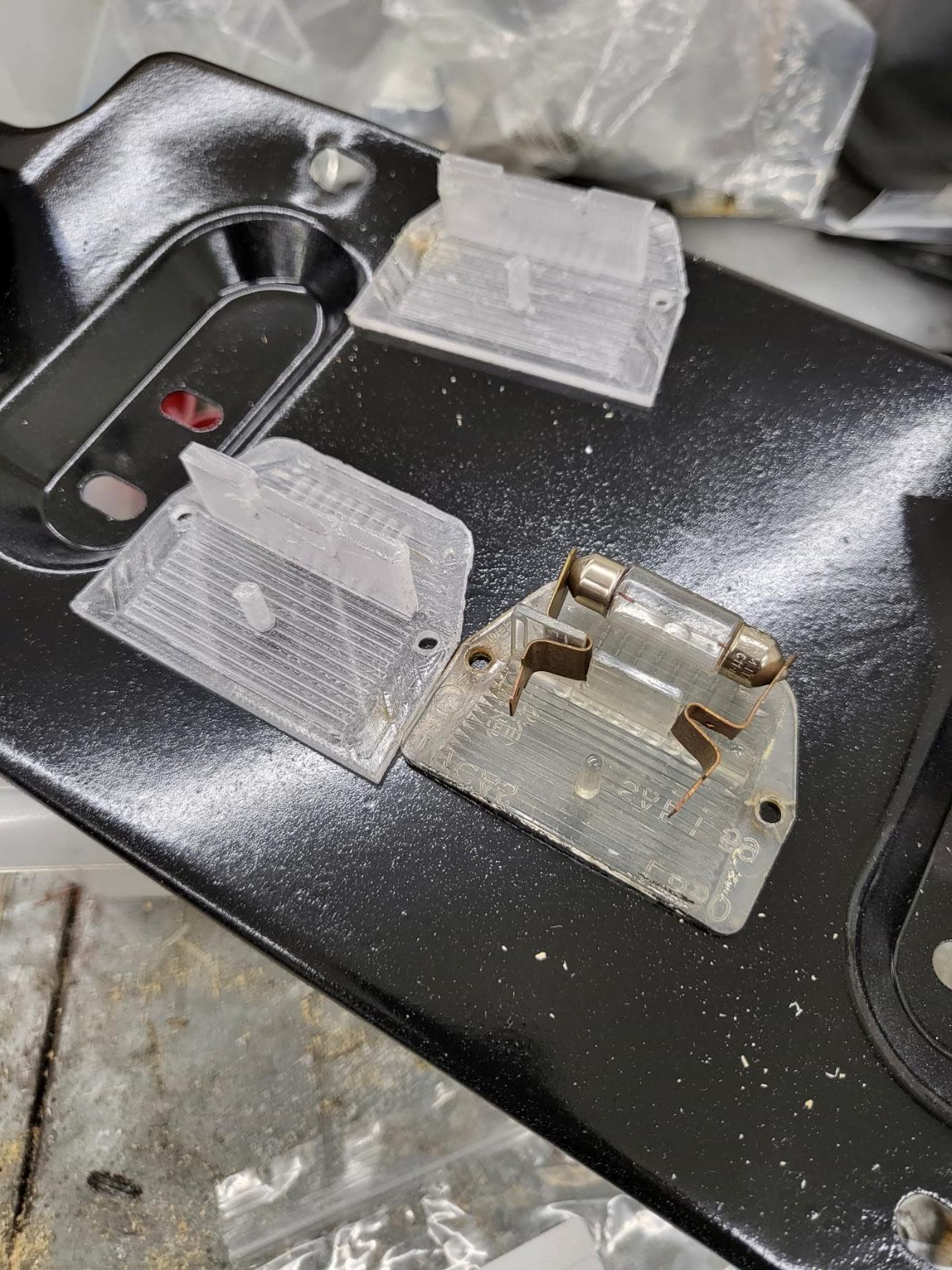 1974-1976 MGB license plate lamp lens preview