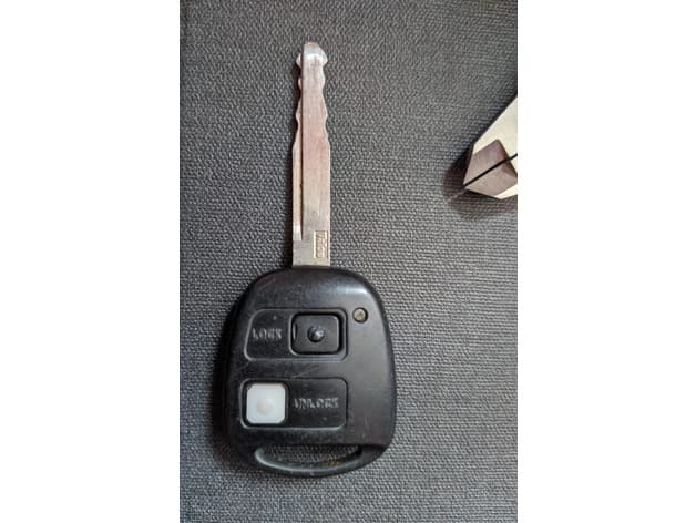 Toyota Yaris Key - Unlock button preview