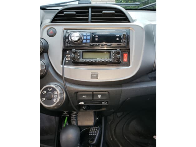 Honda Fit 09-13 FT-8900 or FT-8800 and Stereo Mount preview