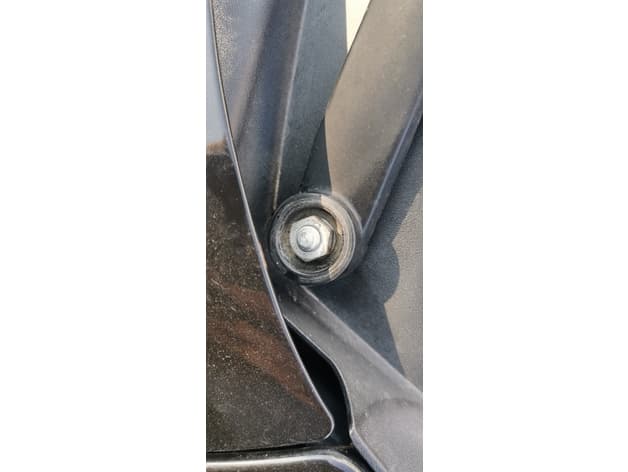 Photo of plug on the wiper mechanism bolt LADA Granta 1