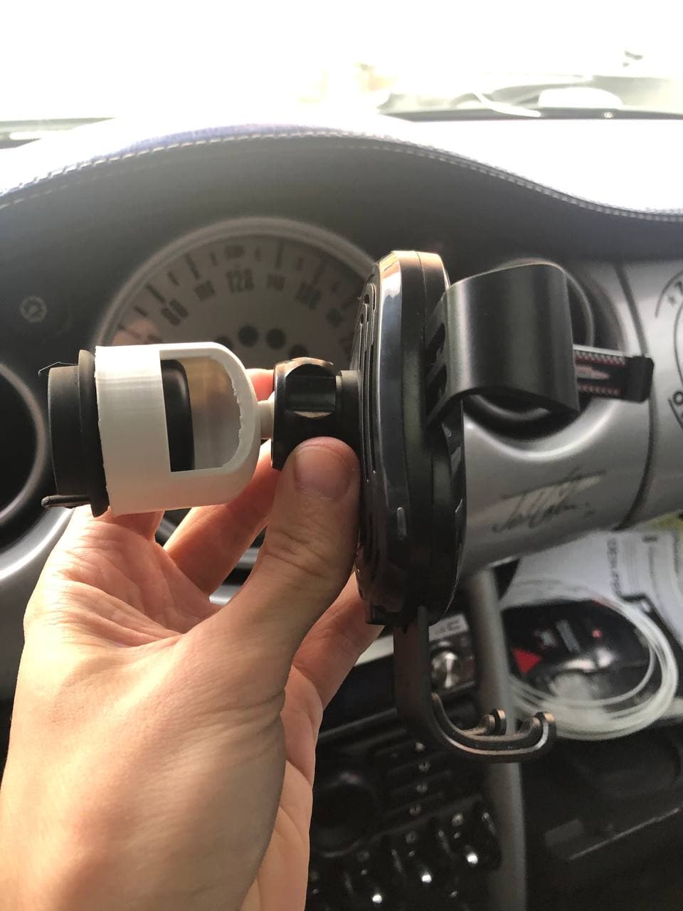 Mini Cooper R53 car phone holder preview