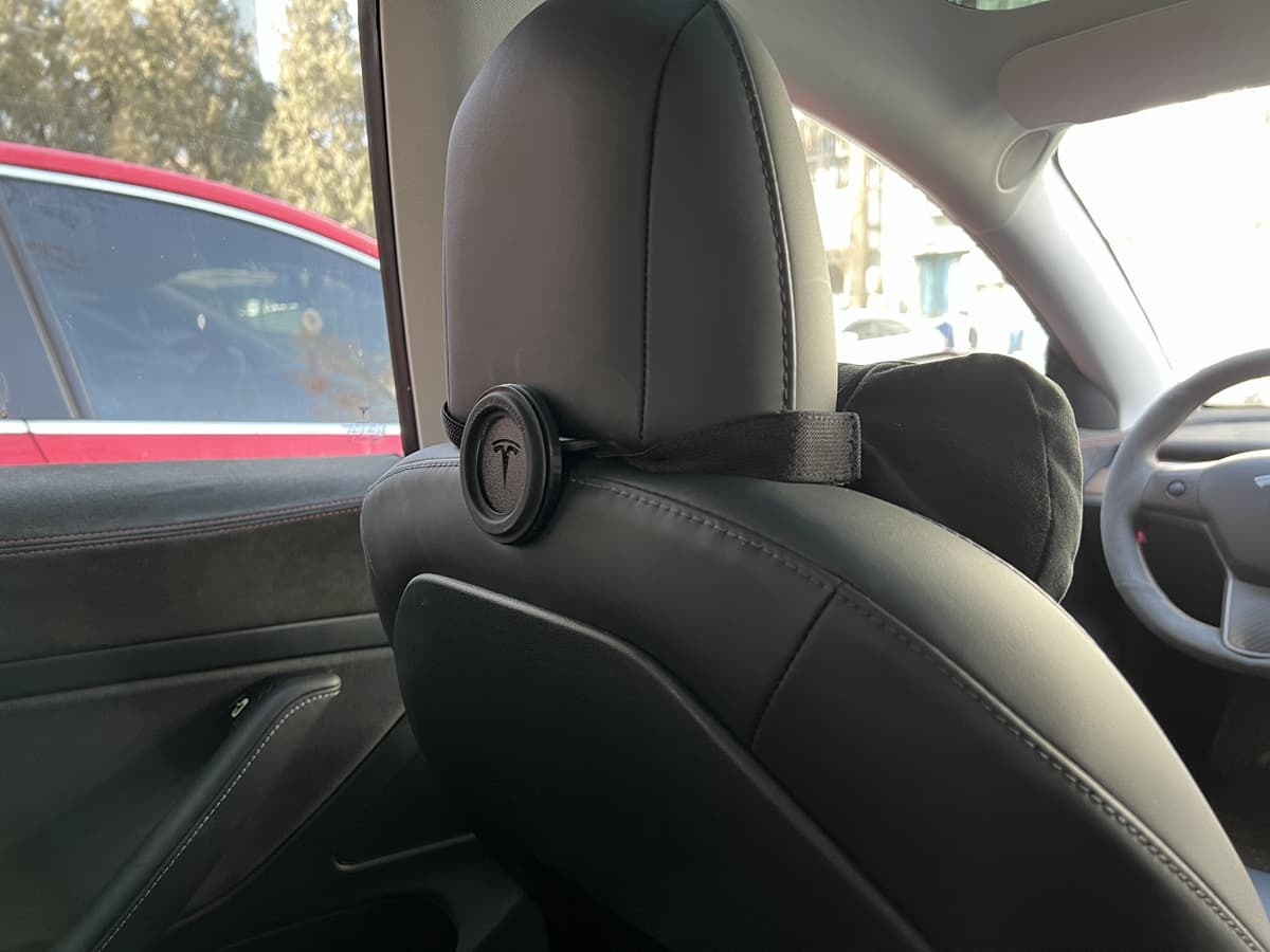 Tesla model 3 Magsafe Seat Hook preview