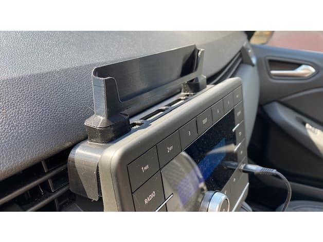 Renault Clio 5 base cell phone holder with holder for iPhone 6/7 | Renault Clio 5 Basis Handy mit Halterung für iPhone 6/7 preview