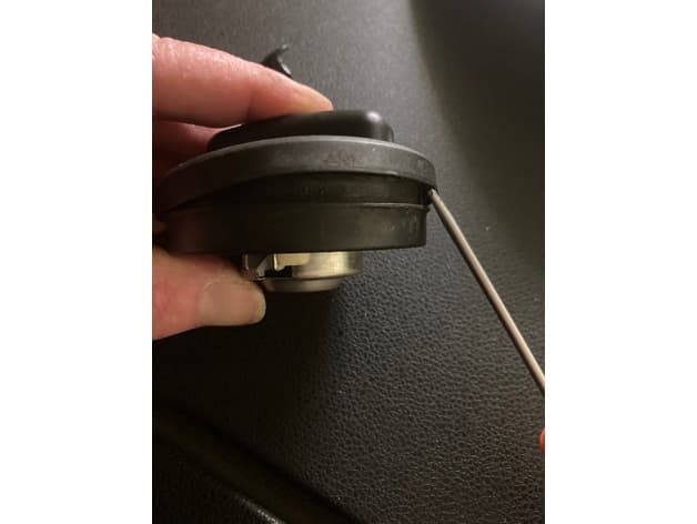 MB Fuel Cap tether (Tankdeckel Halteseil) preview