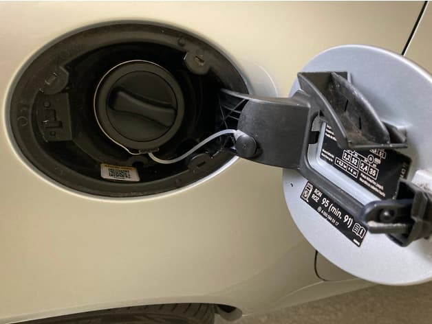 MB Fuel Cap tether (Tankdeckel Halteseil) preview