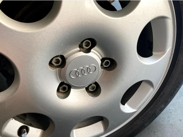 Audi center hub cap - image 4 of 4