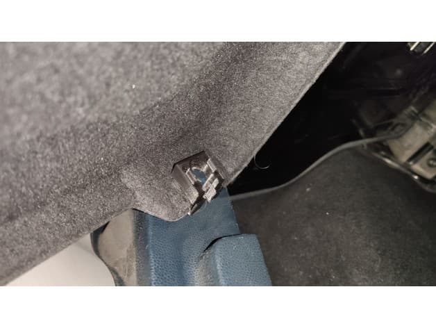 Fiesta MK7 trunk lid clip - image