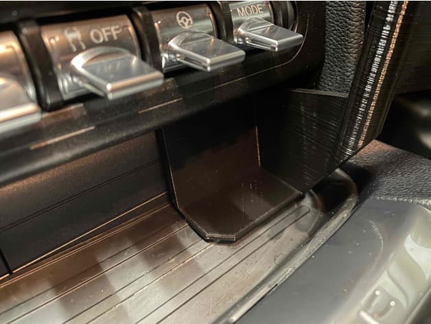 Ford Mustang (Gen 6) ESR Magsafe Holder iPhone (Normal & Max) - image 3 of 4
