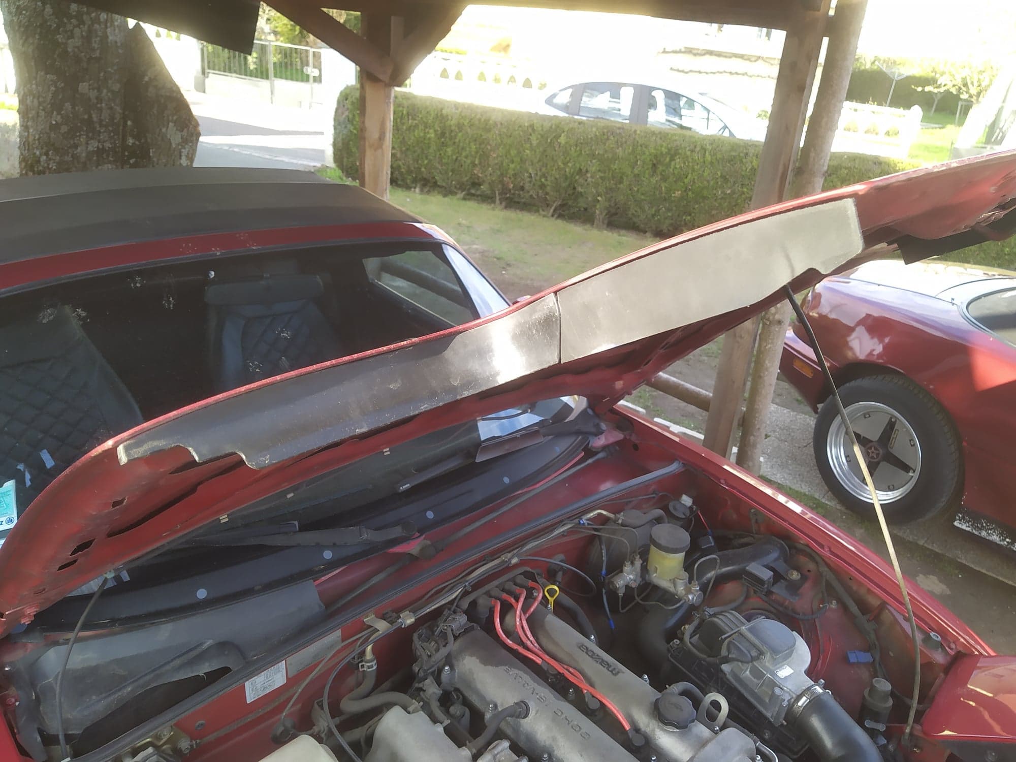 Photo of NA Miata missing hood trim