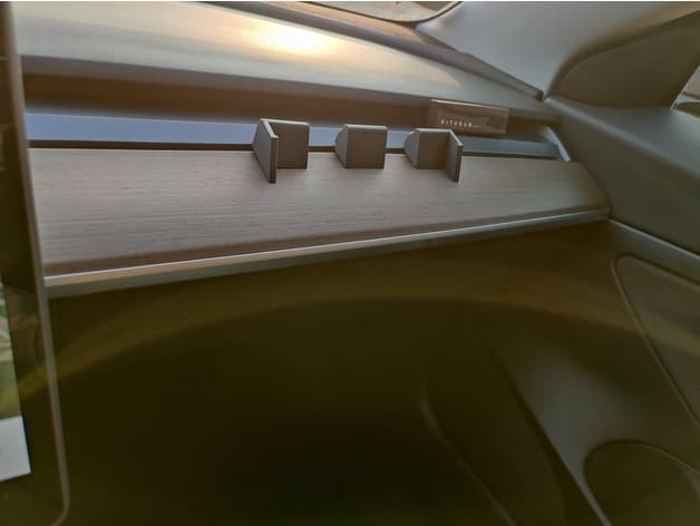 Simple smartphone holder modules for Tesla Model 3 - image