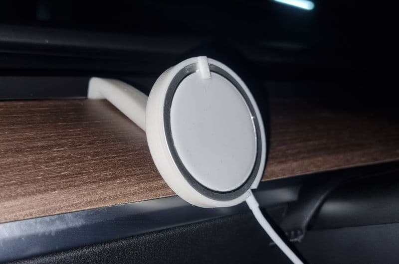 Tesla Model 3 Magsafe holder - image
