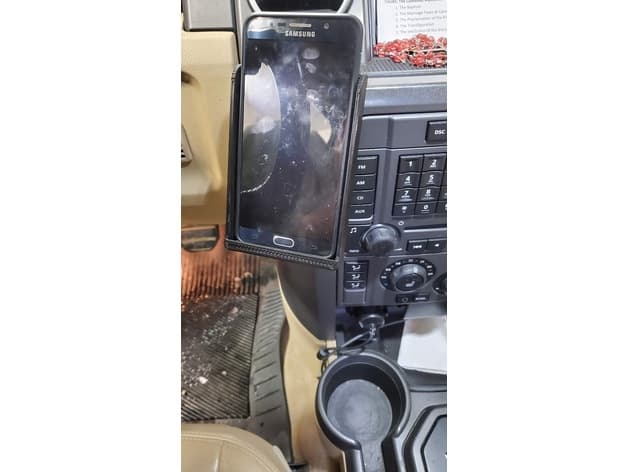 LR3 Discovery 3 Land Rover cell phone mount with charger preview