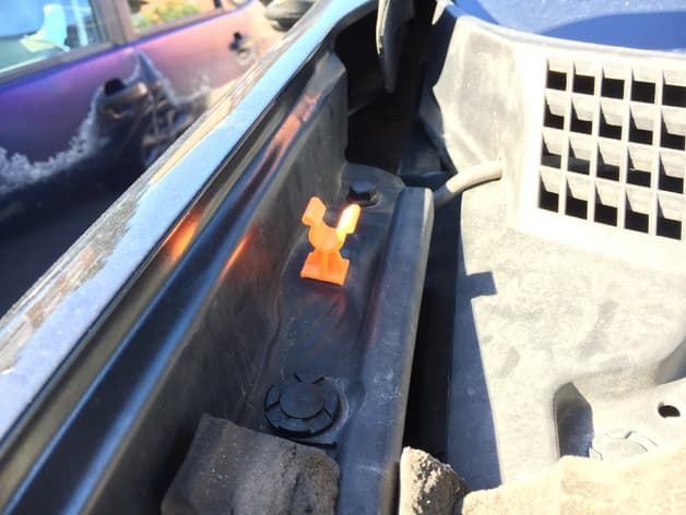 Photo of Hood support clip for Nissan Qashqai
