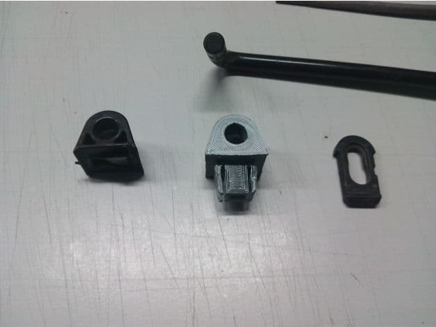 Pieza soporte capó Alfa Romero 146 (Piece hood support) - image