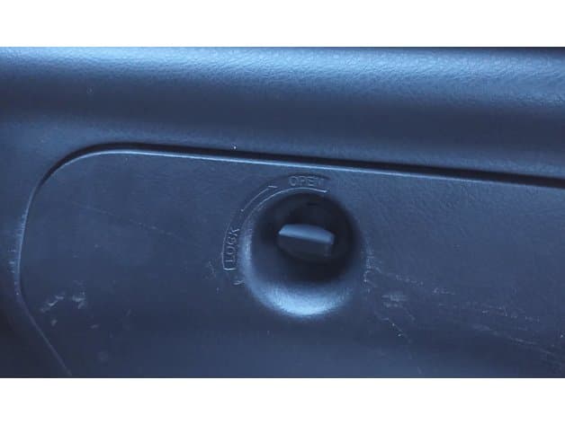 Photo of Opel Frontera B trunk interior door knob