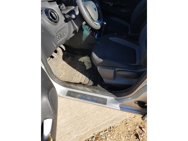 Photo of Renault Kaptur car mat holder