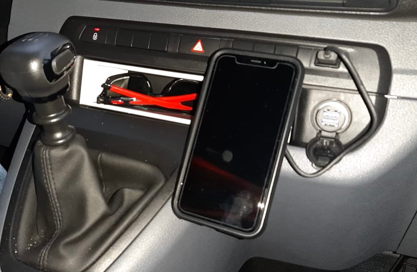 Smartphone Mount for PSA-Van (Peugeot Traveller, Citroen Spacetourer, Toyota ProAce Verso, Opel Zafira Life,...) - image